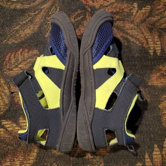 OshKosh B'Gosh Water Shoes - Picture 3 of 6